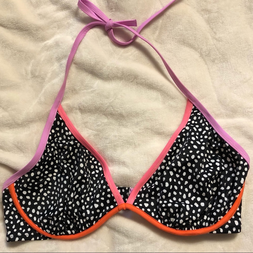 NWOT Victoria’s Secret triangle polka dot bikini